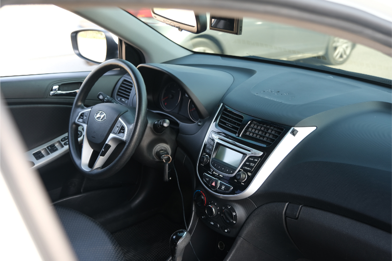 Hyundai Accent (4)