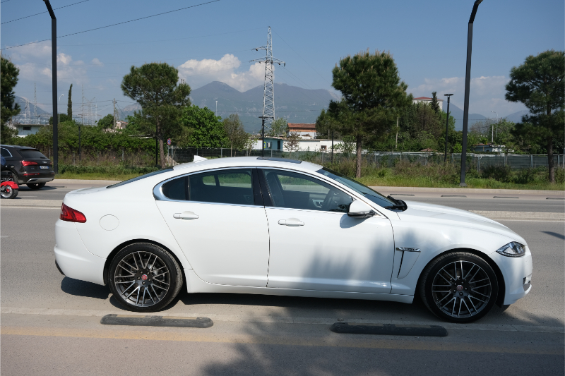 Jaguar XF (4)