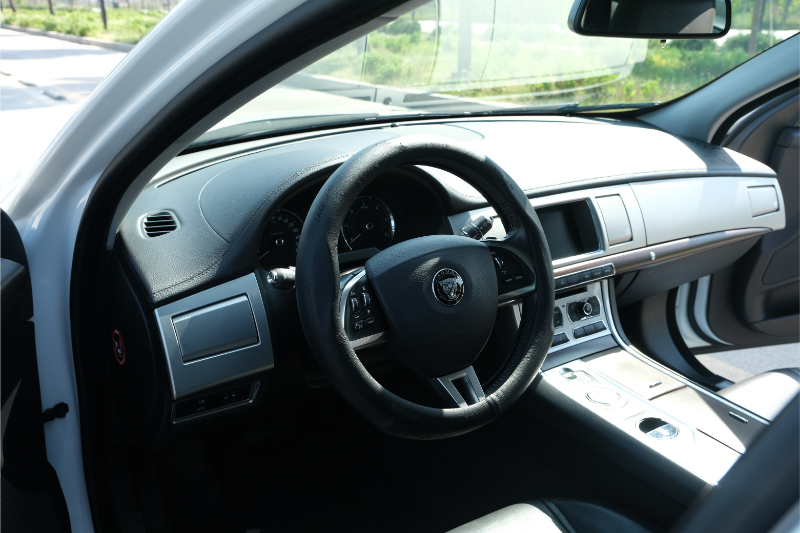 Jaguar XF (5)