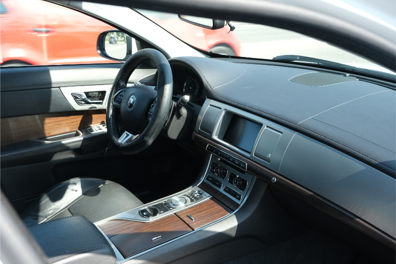 Jaguar XF (6)