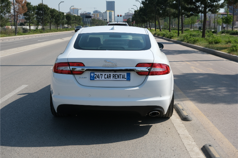 Jaguar XF (8)